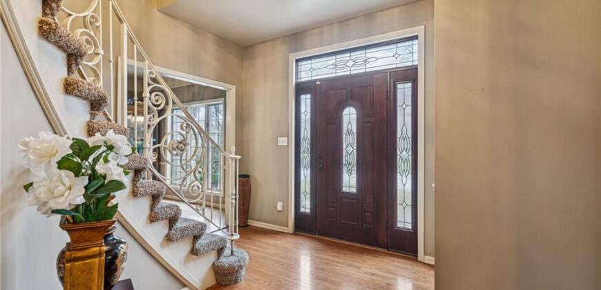 132 The Woodlands Drive, Gladstone, MO 64119