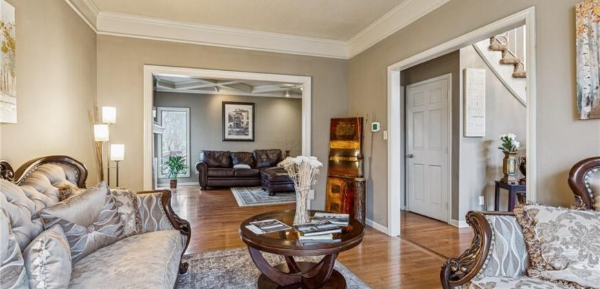 132 The Woodlands Drive, Gladstone, MO 64119