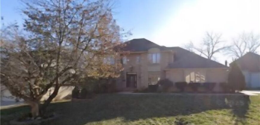 132 The Woodlands Drive, Gladstone, MO 64119