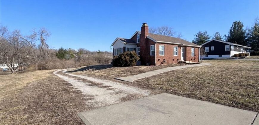 1114 W Liberty Drive, Liberty, MO 64068