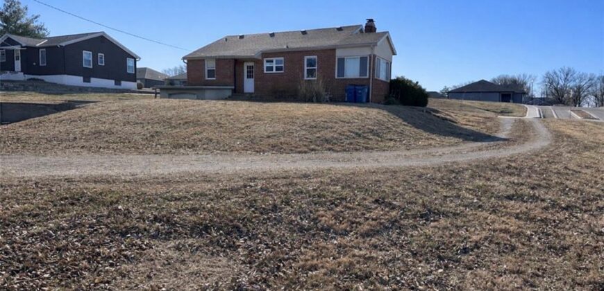 1114 W Liberty Drive, Liberty, MO 64068