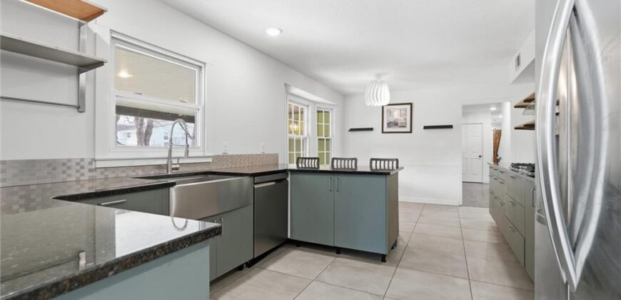 1038 N Woodland Court, Kansas City, MO 64118