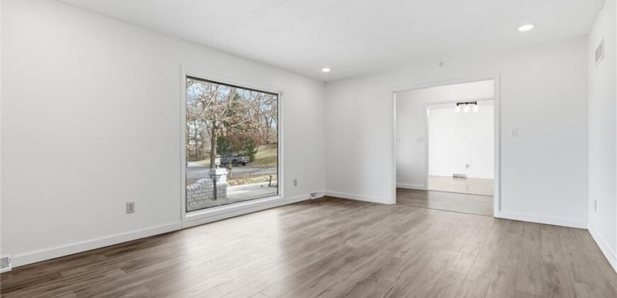 1038 N Woodland Court, Kansas City, MO 64118