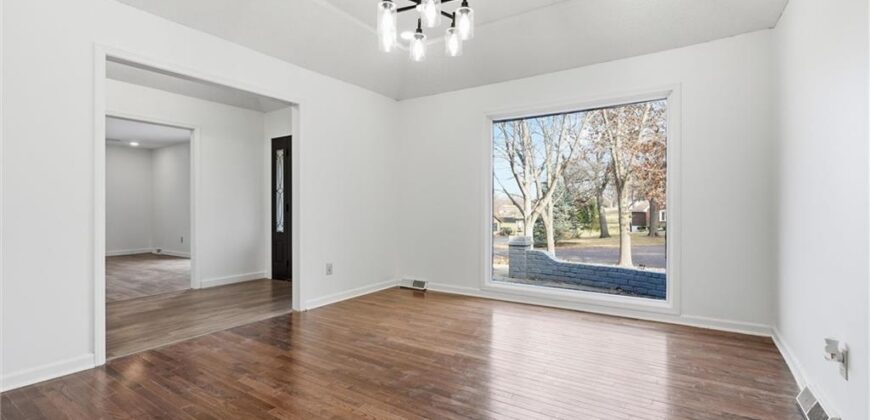 1038 N Woodland Court, Kansas City, MO 64118