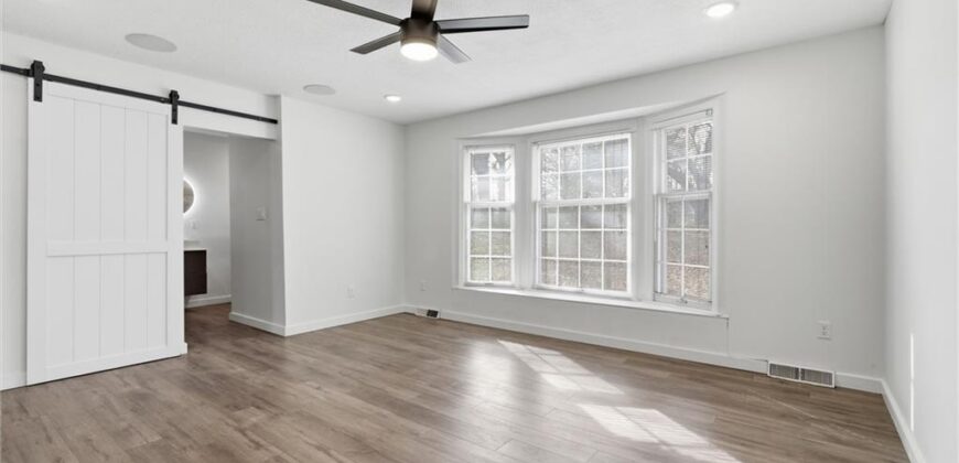 1038 N Woodland Court, Kansas City, MO 64118