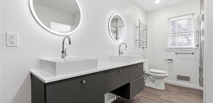 1038 N Woodland Court, Kansas City, MO 64118