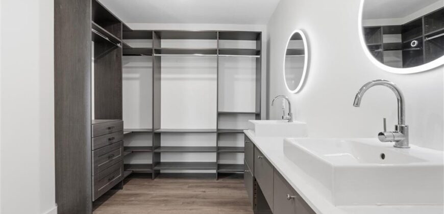 1038 N Woodland Court, Kansas City, MO 64118