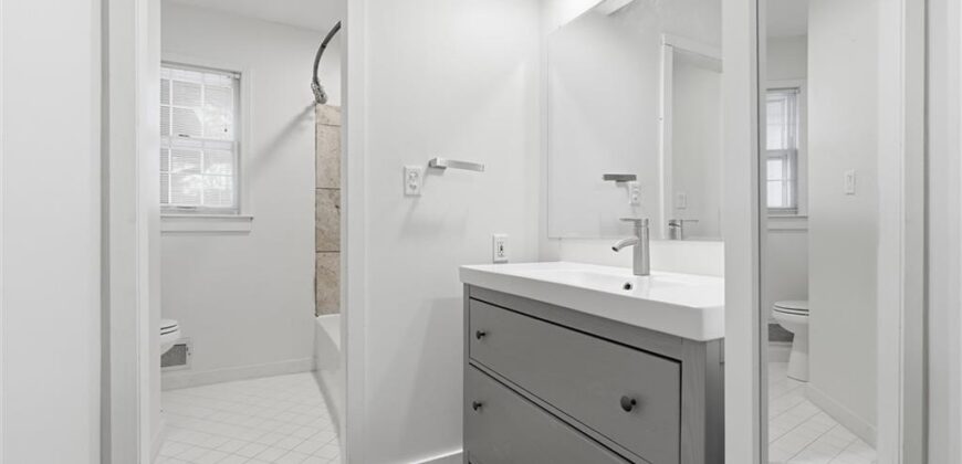 1038 N Woodland Court, Kansas City, MO 64118