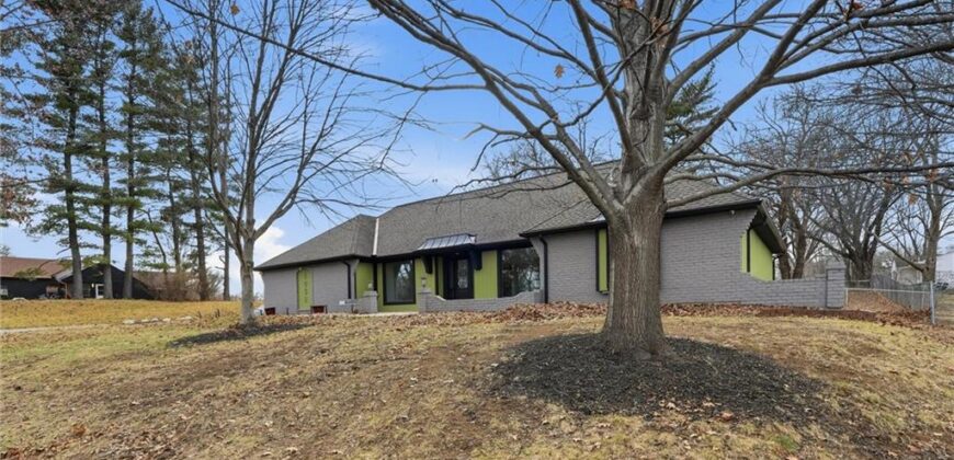 1038 N Woodland Court, Kansas City, MO 64118