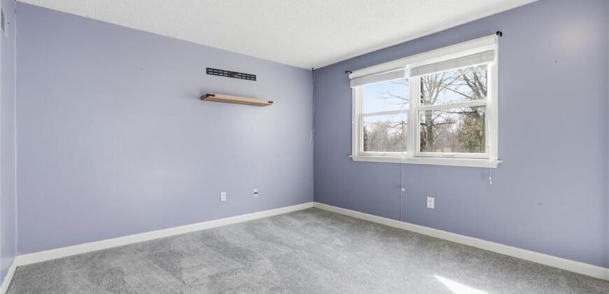 1038 N Woodland Court, Kansas City, MO 64118