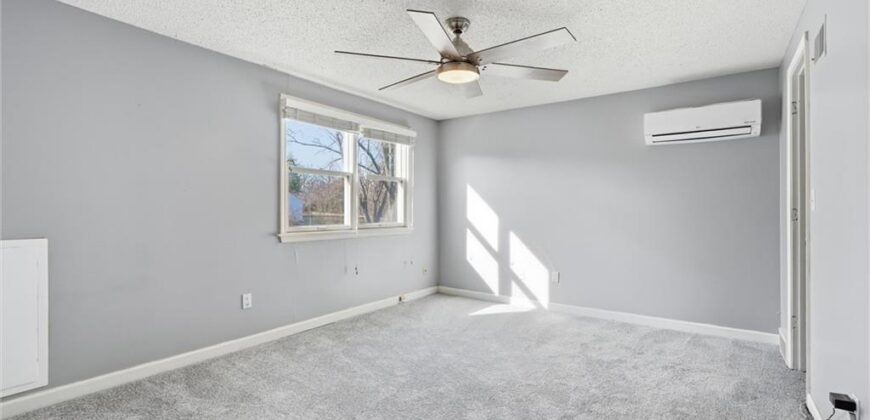 1038 N Woodland Court, Kansas City, MO 64118