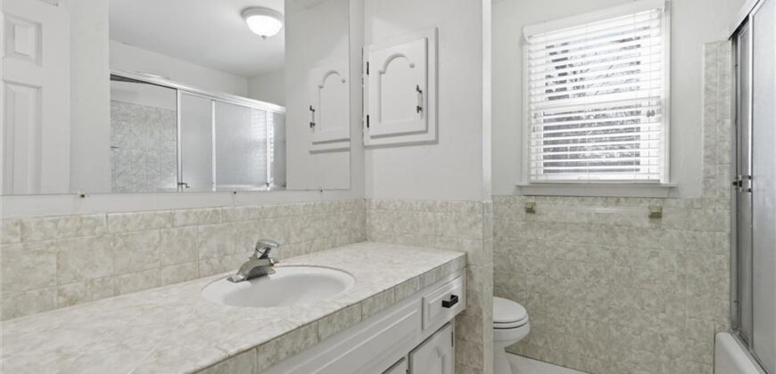 1038 N Woodland Court, Kansas City, MO 64118