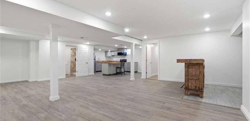 1038 N Woodland Court, Kansas City, MO 64118