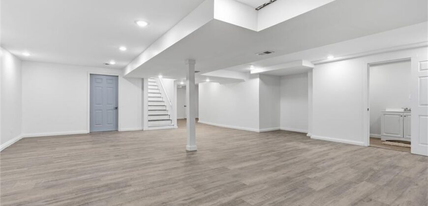 1038 N Woodland Court, Kansas City, MO 64118