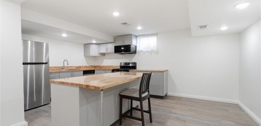 1038 N Woodland Court, Kansas City, MO 64118