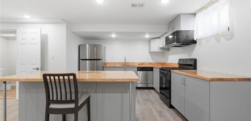 1038 N Woodland Court, Kansas City, MO 64118