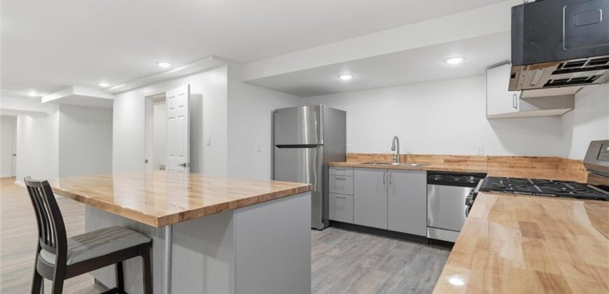 1038 N Woodland Court, Kansas City, MO 64118