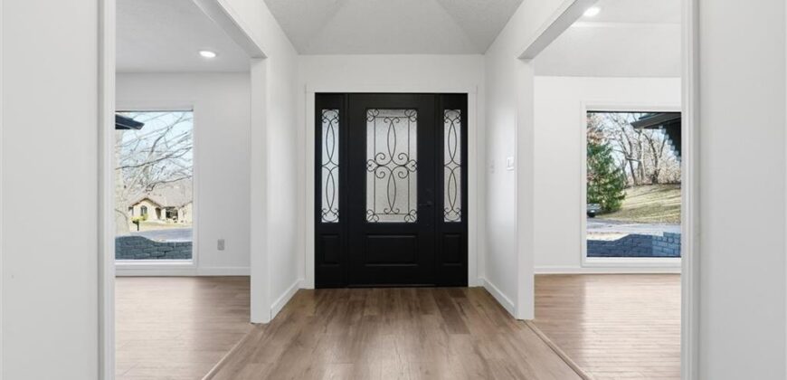 1038 N Woodland Court, Kansas City, MO 64118