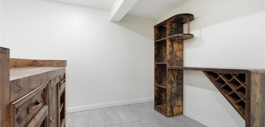 1038 N Woodland Court, Kansas City, MO 64118