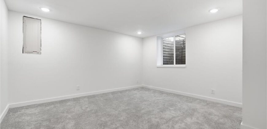 1038 N Woodland Court, Kansas City, MO 64118