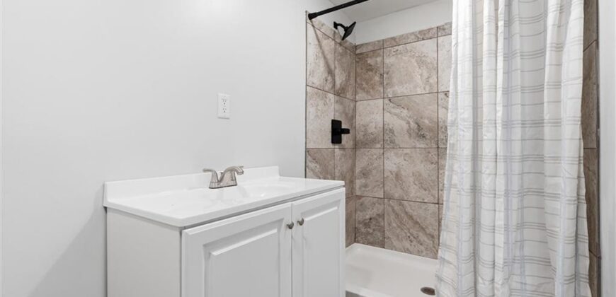 1038 N Woodland Court, Kansas City, MO 64118