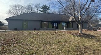 1038 N Woodland Court, Kansas City, MO 64118