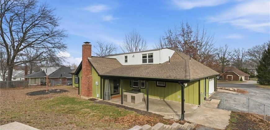 1038 N Woodland Court, Kansas City, MO 64118