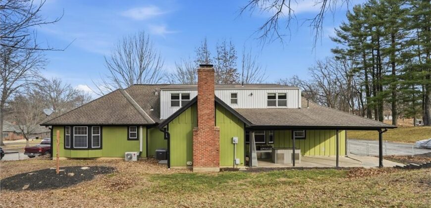 1038 N Woodland Court, Kansas City, MO 64118