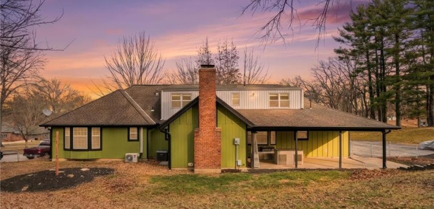 1038 N Woodland Court, Kansas City, MO 64118