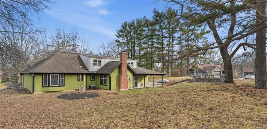 1038 N Woodland Court, Kansas City, MO 64118