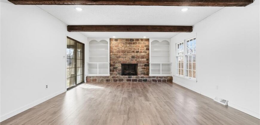 1038 N Woodland Court, Kansas City, MO 64118