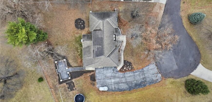 1038 N Woodland Court, Kansas City, MO 64118