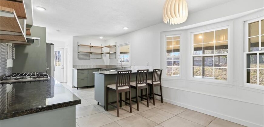 1038 N Woodland Court, Kansas City, MO 64118