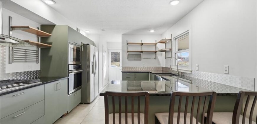 1038 N Woodland Court, Kansas City, MO 64118