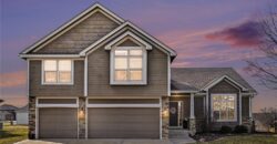 17802 Greyhawke Ridge, Smithville, MO 64089
