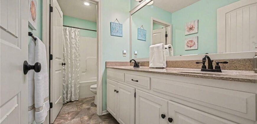 17802 Greyhawke Ridge, Smithville, MO 64089
