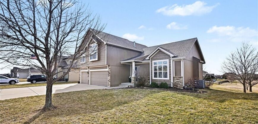 17802 Greyhawke Ridge, Smithville, MO 64089
