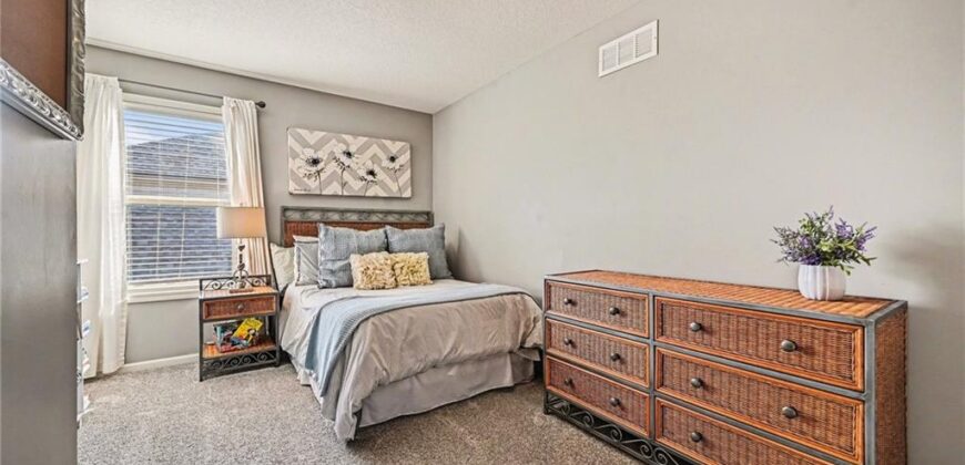 17802 Greyhawke Ridge, Smithville, MO 64089