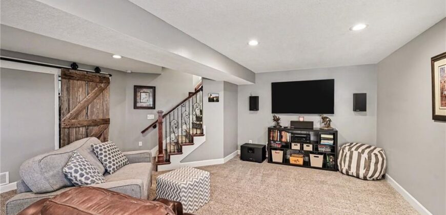 17802 Greyhawke Ridge, Smithville, MO 64089