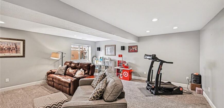 17802 Greyhawke Ridge, Smithville, MO 64089