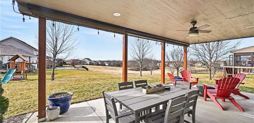 17802 Greyhawke Ridge, Smithville, MO 64089