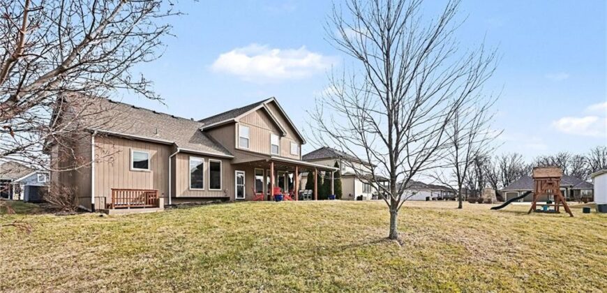 17802 Greyhawke Ridge, Smithville, MO 64089