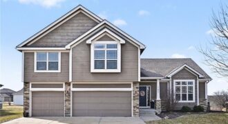 17802 Greyhawke Ridge, Smithville, MO 64089