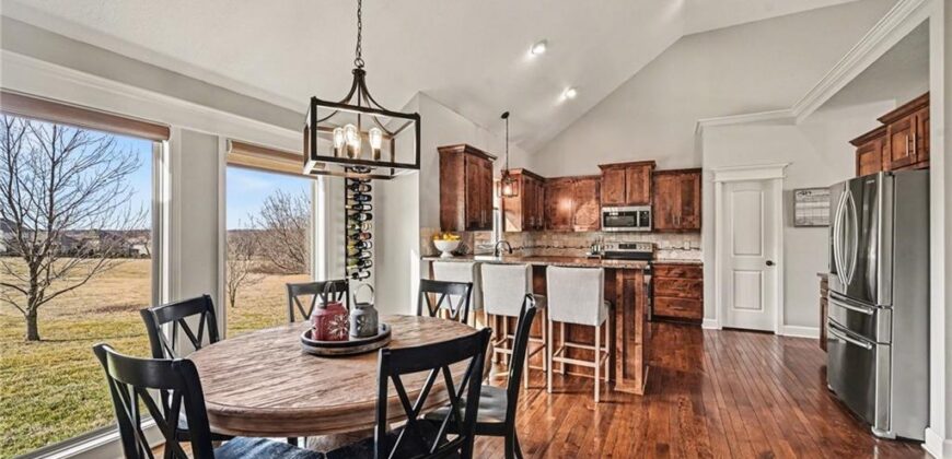 17802 Greyhawke Ridge, Smithville, MO 64089