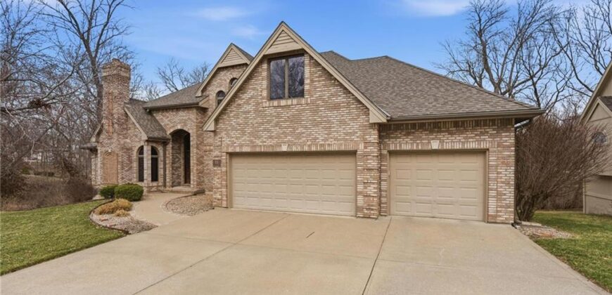 71 The Woodlands Drive, Gladstone, MO 64119