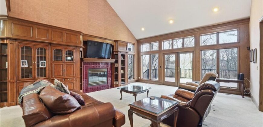 71 The Woodlands Drive, Gladstone, MO 64119