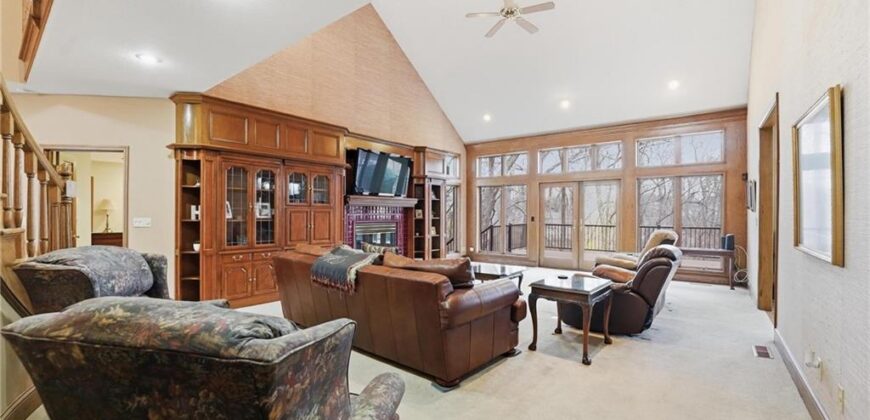 71 The Woodlands Drive, Gladstone, MO 64119