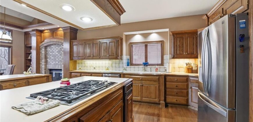 71 The Woodlands Drive, Gladstone, MO 64119