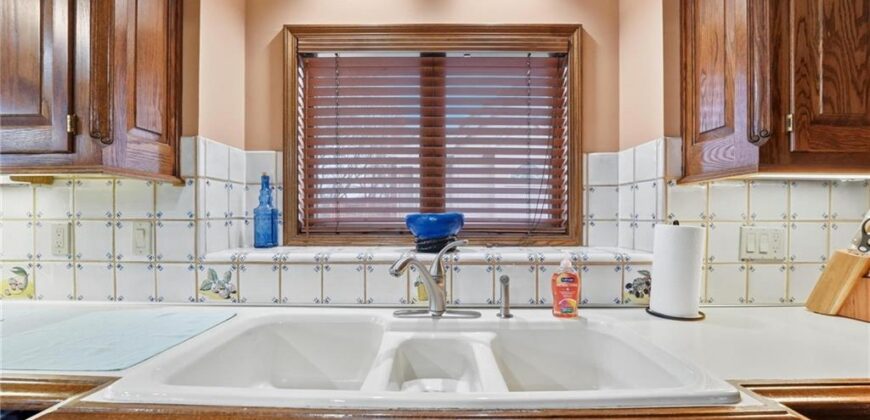 71 The Woodlands Drive, Gladstone, MO 64119