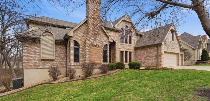 71 The Woodlands Drive, Gladstone, MO 64119